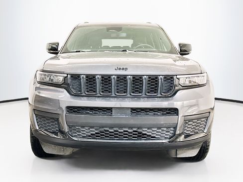 Used 2024 Jeep Grand Cherokee L Altitude image 2