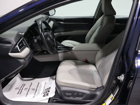 Used 2022 Toyota Camry SE image 10