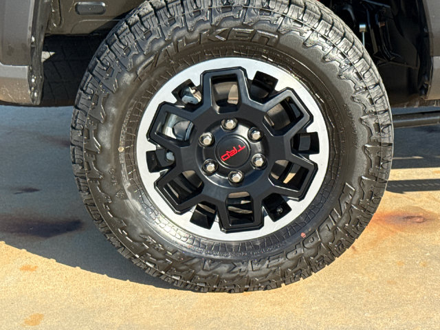 Used 2025 Toyota Tacoma TRD Off-Road AWD/4WD image 10