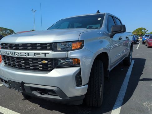 Used 2020 Chevrolet Silverado 1500 Custom w/ Custom Value Package image 3