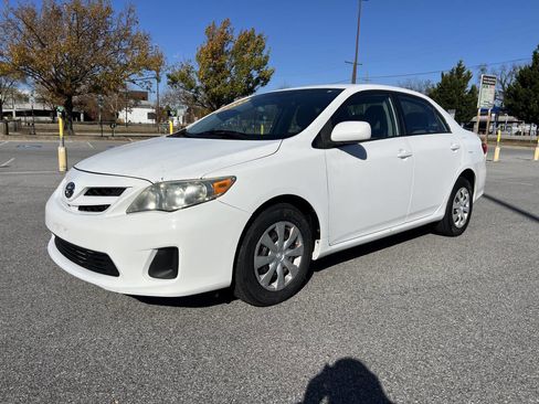 Used 2011 Toyota Corolla LE image 2