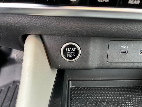 Used 2023 Nissan Rogue SL w/ SL Premium Package image 24