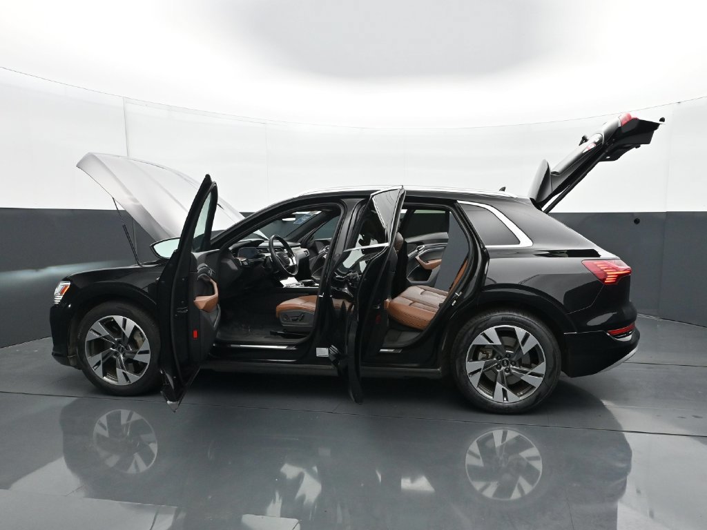 Used 2023 Audi e-tron Premium AWD/4WD image 30
