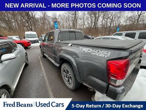 Used 2016 Toyota Tacoma TRD Sport w/ Towing Package image 3