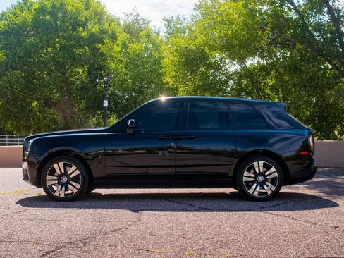 Used 2022 Rolls-Royce Cullinan w/ Dynamic Package image 5