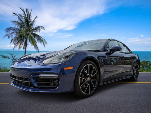 Used 2021 Porsche Panamera GTS image 34