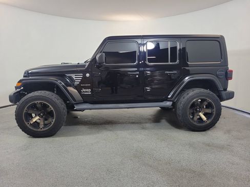 Used 2019 Jeep Wrangler Unlimited Sahara AWD/4WD image 4