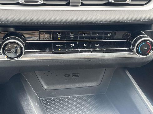 Used 2025 Chevrolet Equinox LT image 17