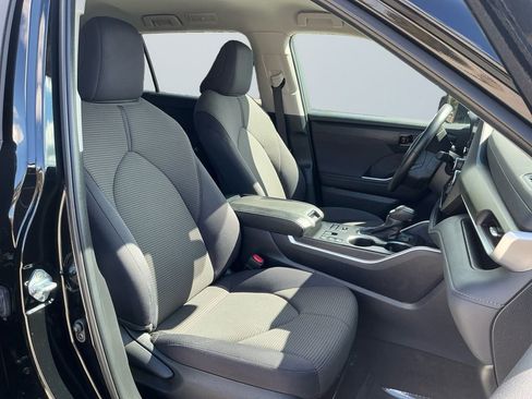 Certified 2024 Toyota Highlander LE image 17