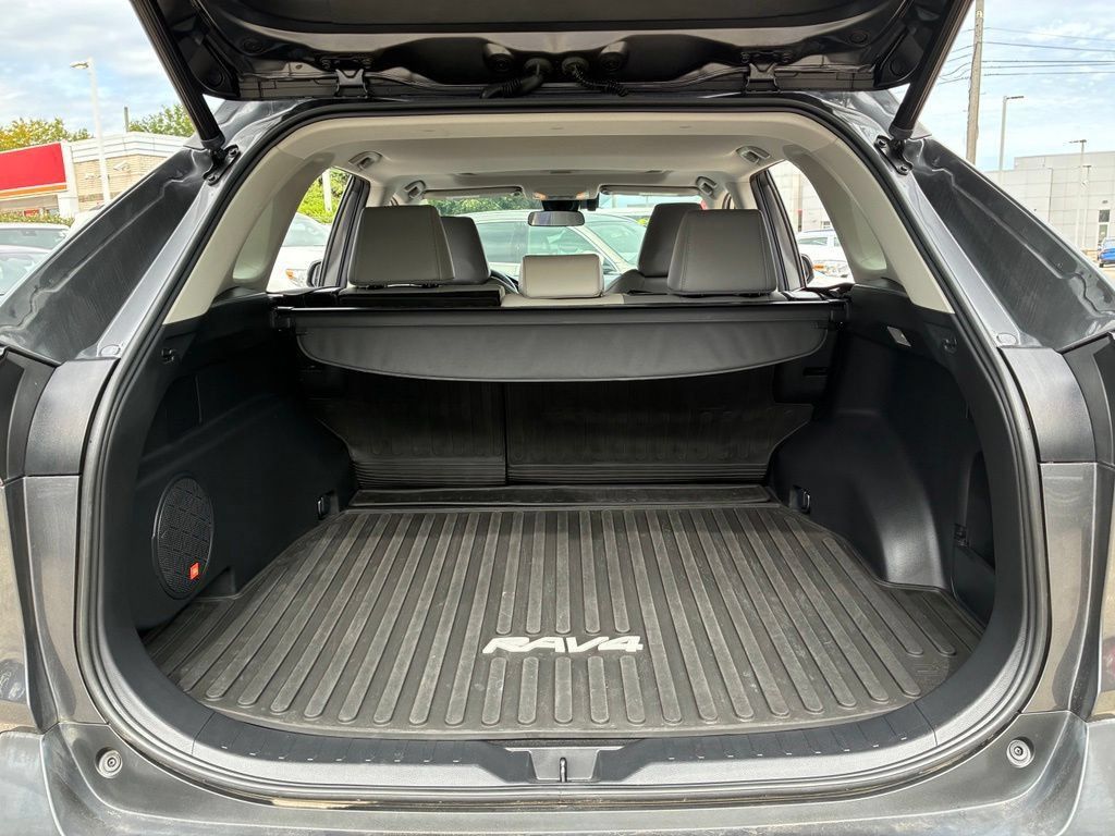 Used 2021 Toyota RAV4 XLE Premium FWD image 30
