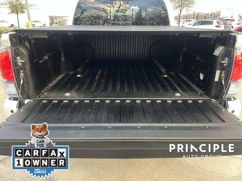Used 2022 Toyota Tacoma Limited AWD/4WD image 30