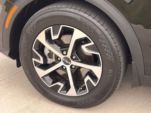 Used 2025 Kia Sportage EX w/ Premium Package image 9