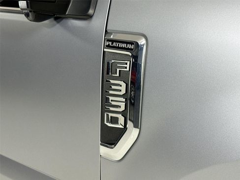 Used 2022 Ford F350 Platinum w/ FX4 Off-Road Package AWD/4WD image 39