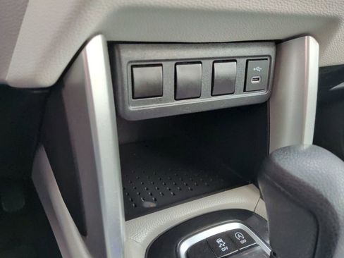 Used 2023 Toyota Corolla Cross L image 19