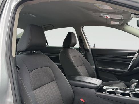 Used 2024 Nissan Altima 2.5 SV image 33