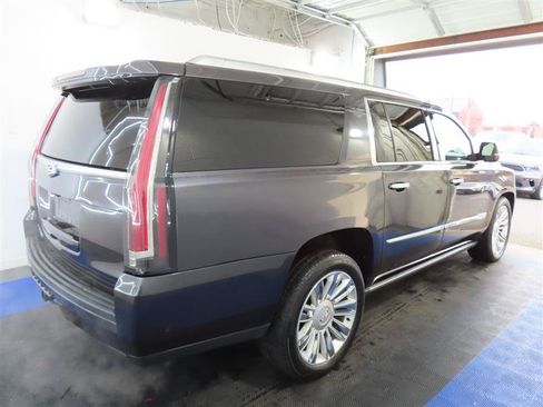 Used 2018 Cadillac Escalade ESV Platinum AWD/4WD image 15