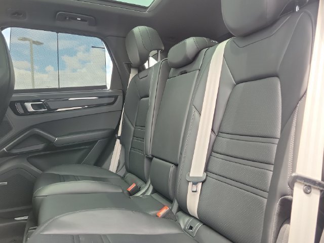 Used 2022 Porsche Cayenne S AWD/4WD image 15