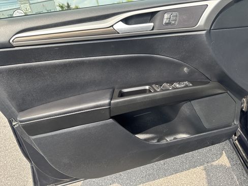 Used 2020 Ford Fusion SEL FWD image 15