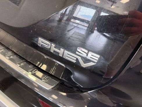 Used 2023 Mitsubishi Outlander 4WD Plug-In Hybrid image 7