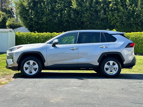Used 2020 Toyota RAV4 XLE w/ Convenience Package AWD/4WD image 2
