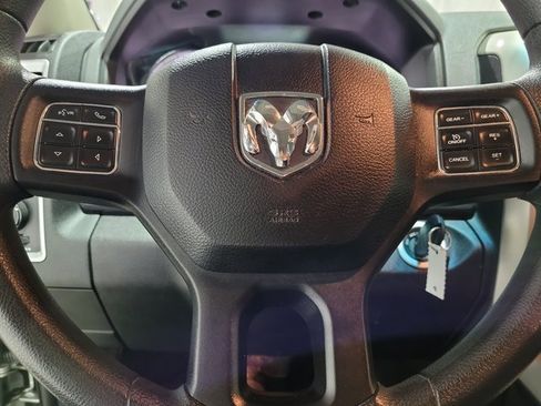 Used 2018 RAM 1500 Classic SLT image 27