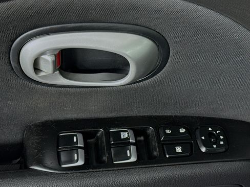Used 2018 Kia Soul FWD image 20