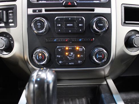 Used 2015 Ford Expedition EL XLT w/ Equipment Group 202A AWD/4WD image 16