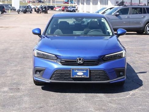Used 2022 Honda Civic Touring image 3