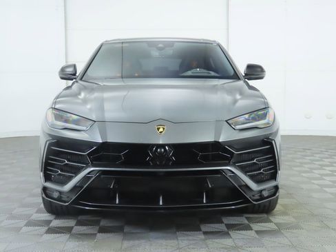 Used 2020 Lamborghini Urus image 2