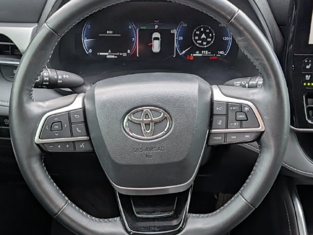 Used 2024 Toyota Highlander Platinum FWD image 13