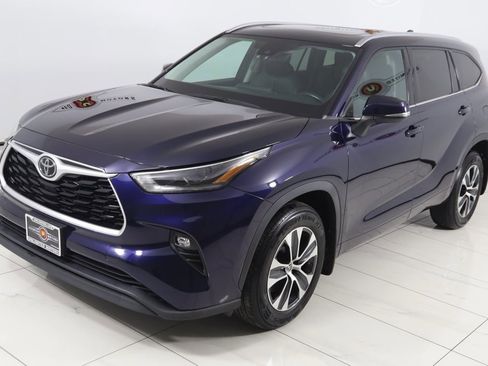 Used 2021 Toyota Highlander XLE image 22