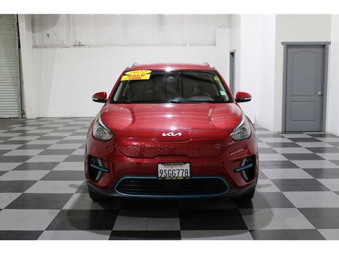 Used 2022 Kia Niro EX image 3