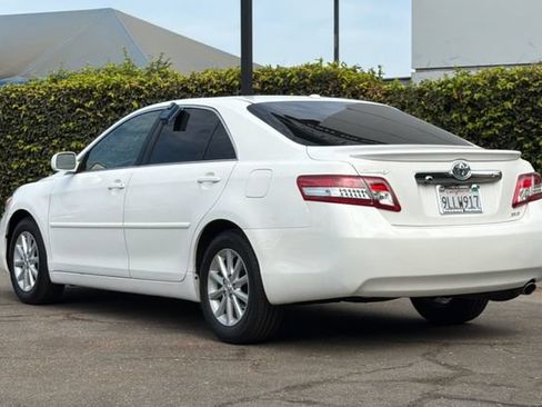 Used 2011 Toyota Camry XLE w/ SE/XLE Extra-Value Pkg FWD image 6