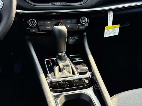 New 2026 Jeep Compass Latitude image 18