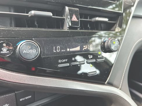 Used 2023 Toyota Camry SE w/ Convenience Package FWD image 24