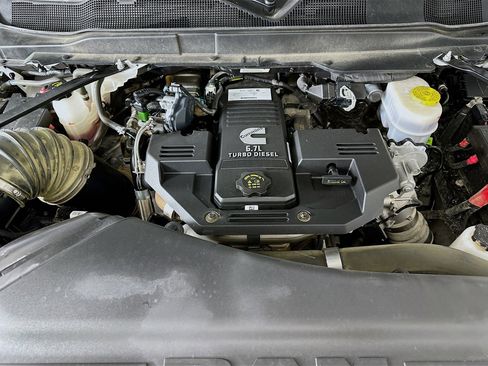 Used 2024 RAM 2500 Laramie w/ Safety Group image 32