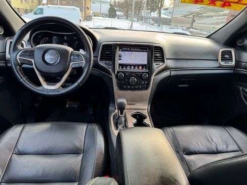 Used 2017 Jeep Grand Cherokee Limited image 23
