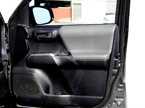 Used 2020 Toyota Tacoma SR5 w/ Technology Package image 25