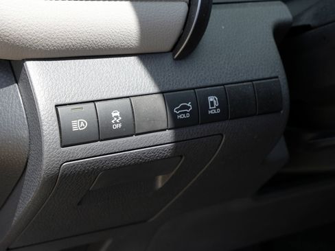 Used 2020 Toyota Camry LE FWD image 16