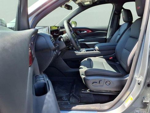New 2026 Chevrolet Traverse Z71 w/ LPO, Floor Liner Package AWD/4WD image 17