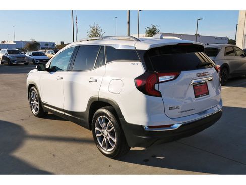 Used 2024 GMC Terrain SLT image 4