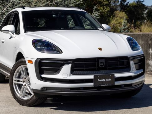 Certified 2026 Porsche Macan AWD/4WD image 9