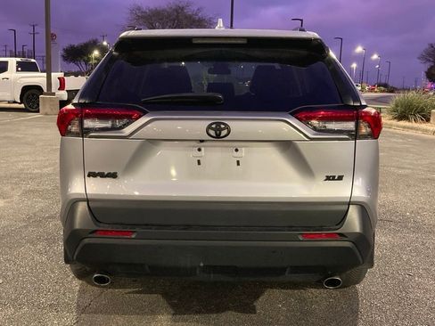 Used 2021 Toyota RAV4 XLE w/ Convenience Package image 6