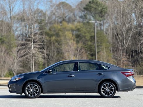 Used 2017 Toyota Avalon XLE image 8