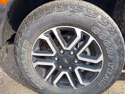 Used 2024 Ford Ranger Lariat w/ FX4 Off-Road Package image 3