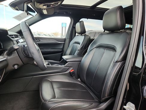 Used 2024 Jeep Grand Cherokee L Limited w/ Luxury Tech Group II image 13