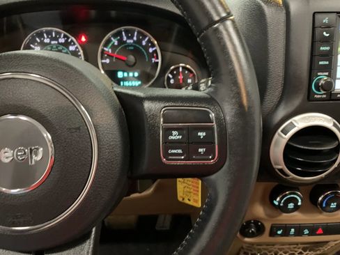 Used 2017 Jeep Wrangler Sahara w/ Connectivity Group image 27