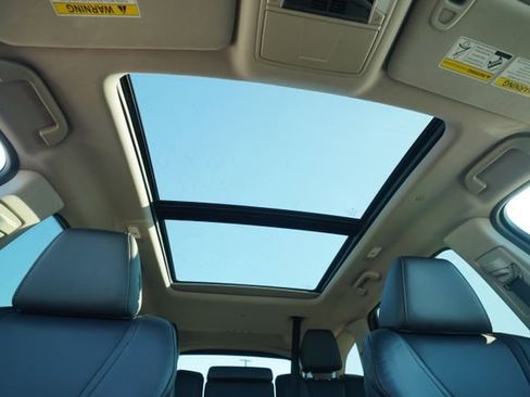 Used 2023 Acura MDX SH-AWD image 12