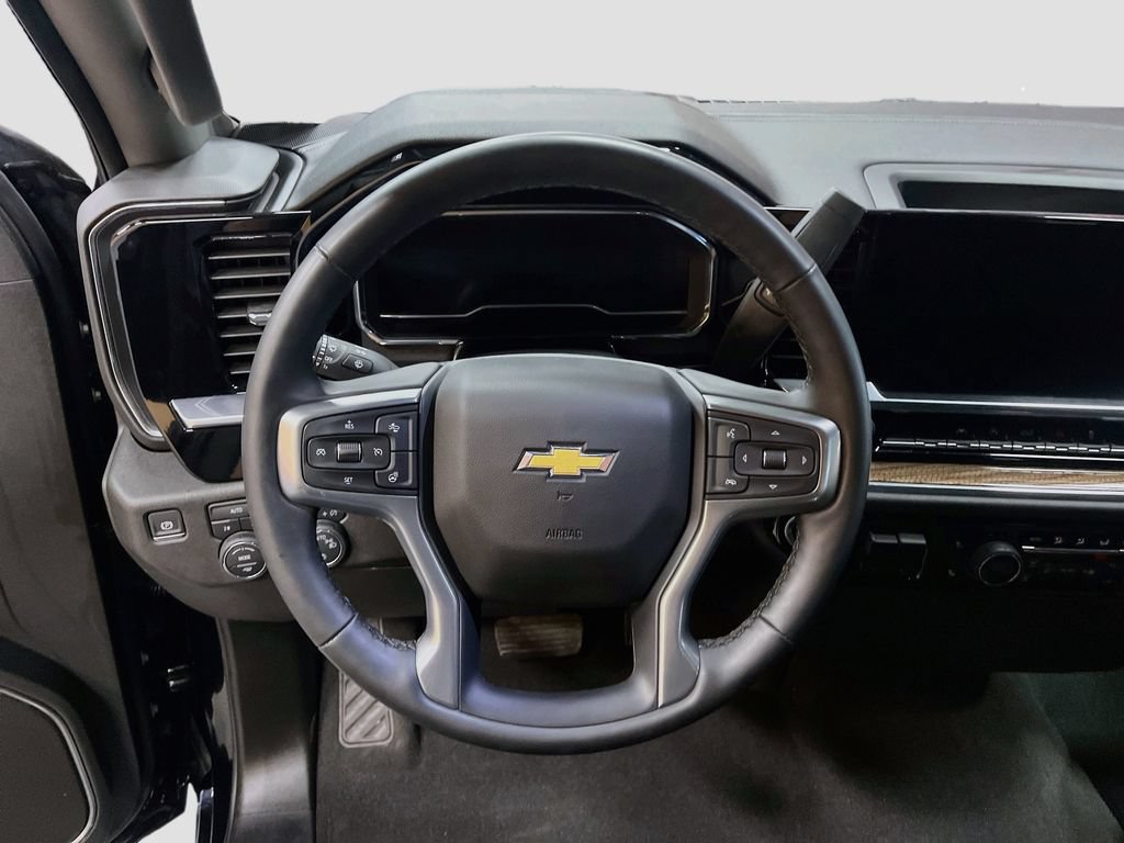 Used 2025 Chevrolet Silverado 1500 LT AWD/4WD image 11