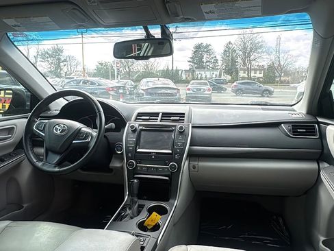 Used 2017 Toyota Camry XLE image 18